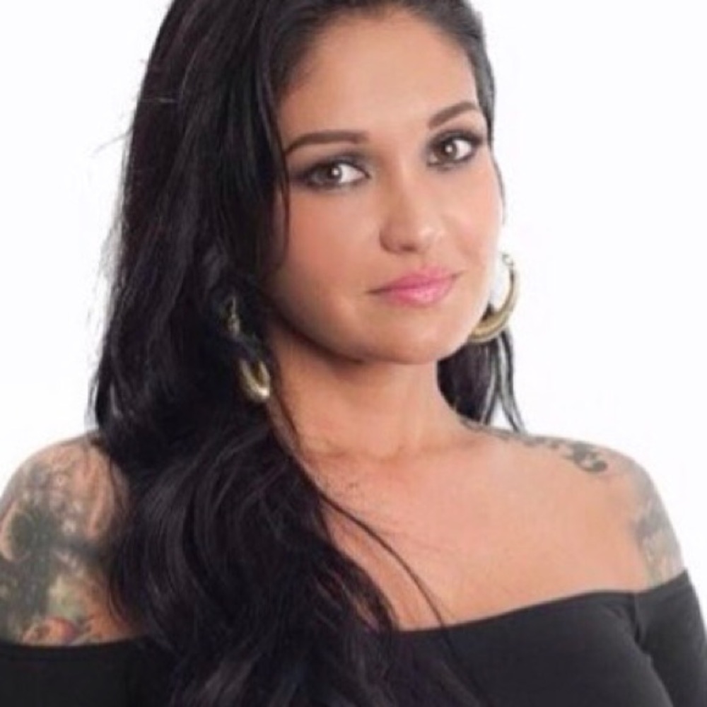 Meet your Posher, Mena